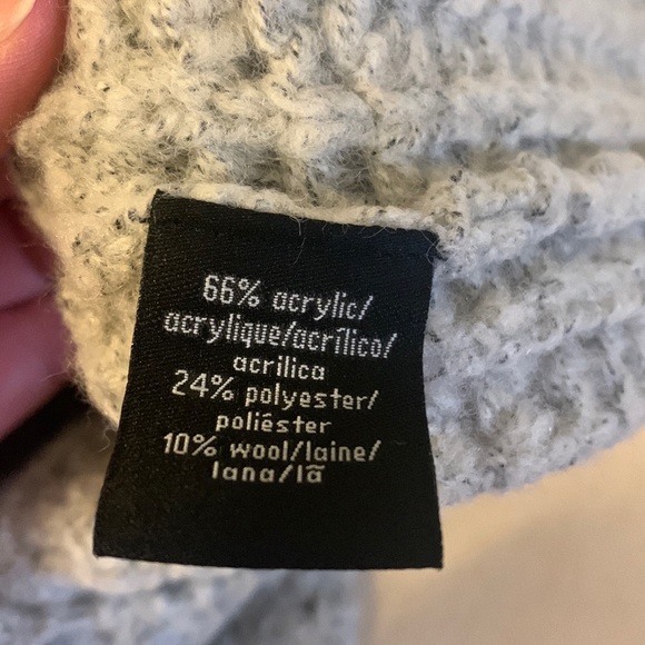 Calvin Klein so soft sweater - Picture 4 of 5